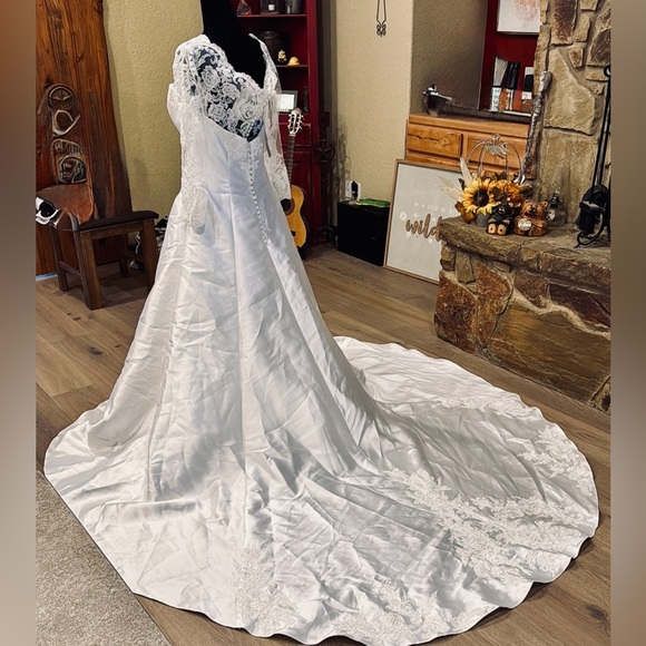 NWT Kei-Leigh Couture Wedding Dress- Discontinued size 12 - Picture 7 of 13